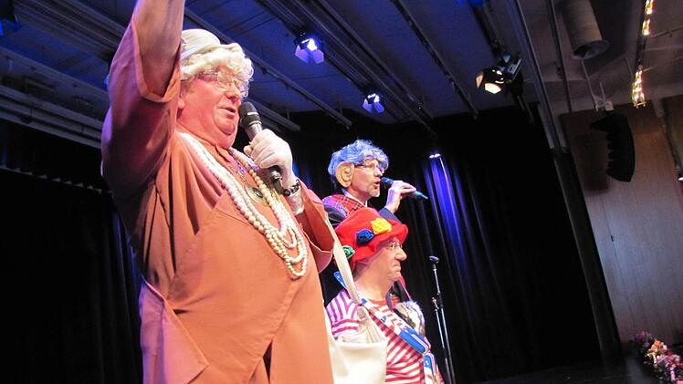 Die britischen Royals reisten aus Sonneberg an - Queen, Schwiegertochte Camilla und Prinz Charles (von links).