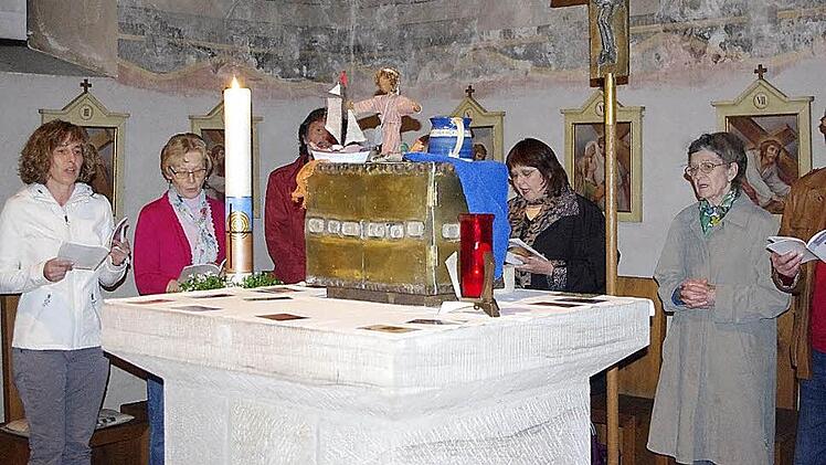 Zwei Exerzitien-Gruppen in Kronach und Friesen beteiligten sich an ökumenischen Alltagsexerzitien. Als Abschluss fand in der Pfarrkirche St. Georg Friesen eine gemeinsame Abschlussandacht statt. Foto: Schülein