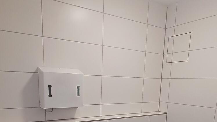 Kitzingen: Nach sich wiederholender Renovierung wegen Vandalismus - Bahnhof-WC wieder geöffnet