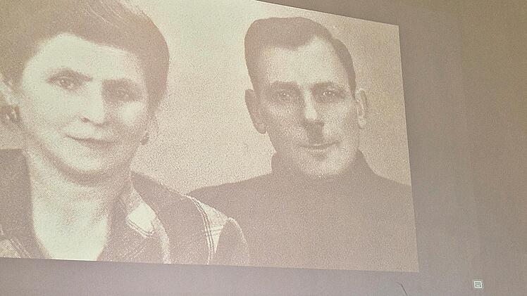 Blick zur&uuml;ck: Mina Gampel erinnerte w&auml;hrend ihres Vortrags an ihre Eltern und ihre Familiengeschichte.Alexander Zeu&szlig;