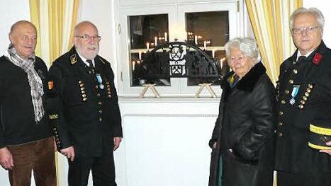 Spenderin Jutta Schicker mit (von links) Zweitem Vorsitzenden Reinhard Holhut, Vorsitzendem Heinz Kliesch und Schatzmeister Harald Michel.  Foto: Klaus-Peter Wulf
