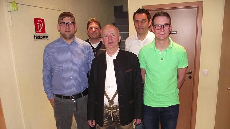 Unser Bild zeigt (von links): Michael Bohl, Hauptkassierer Norbert Krauß, Geschäftsführer Friedrich Thaler, Vorsitzender Jörg Neubauer und Schriftführer Patrick Tauber.  Foto: Dieter Wolf
