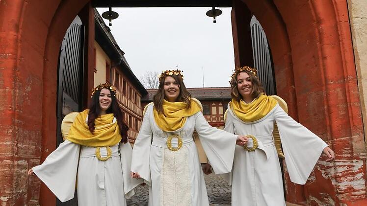 Das sind die Weihnachtsengel in Forchheim 2017 (von links): Lilly Schneider, Luisa Zametzer und Johanna Thiesmeier Foto: Barbara Herbst