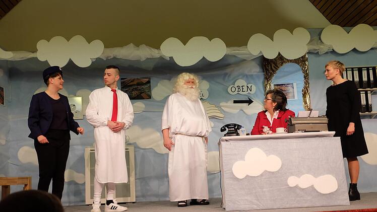 Eine Szene aus "Termin bei Petrus". Foto: Philipp Bauernschubert