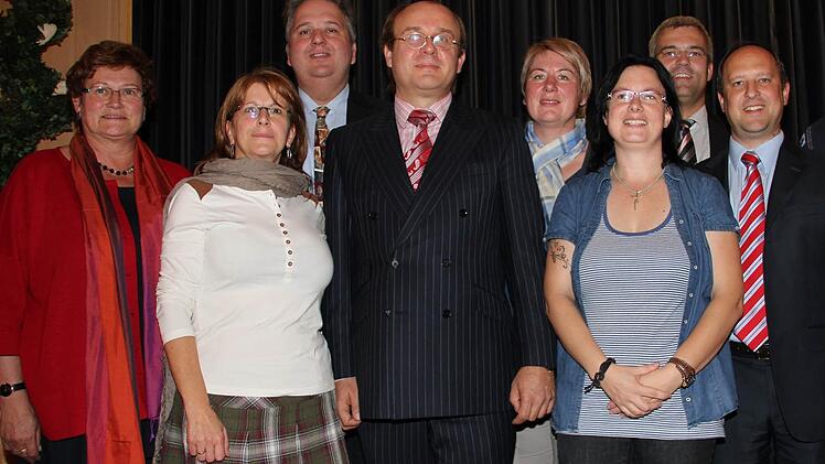 Landtagsabgeordnete Christa Steiger, stellvertretende Kreisvorsitzende Gaby Schülein, Unterbezirksvorsitzender Carl-Christian Dressel, Kreisvorsitzender Ralf Pohl, stellvertretende Kreisvorsitzende Heidi Hansen, Schatzmeisterin Simone Büttner sowie die stellvertretenden Kreisvorsitzenden Timo Ehrhardt und Ralf Völkl