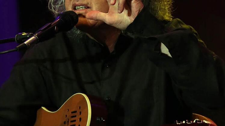 Angelo Branduardi überzeugte durch eindringlich stille Lieder.