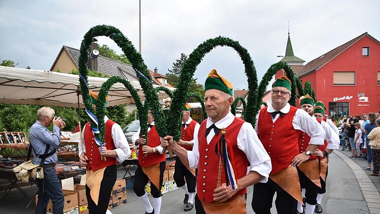 Impressionen vom Kerwa-Umzug in Mainleus. Foto: Uschi Prawitz
