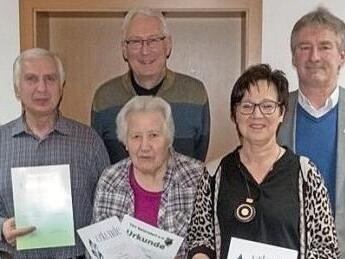 Ehrung für 40 Jahre TSV-Mitgliedschaft (von links): Elmar Forkel, Erika Hartung, Volker Zipprich, Stephanie Kramer, Eberhard Fröbel