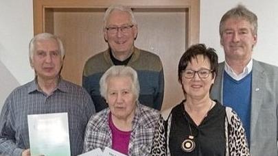 Ehrung für 40 Jahre TSV-Mitgliedschaft (von links): Elmar Forkel, Erika Hartung, Volker Zipprich, Stephanie Kramer, Eberhard Fröbel