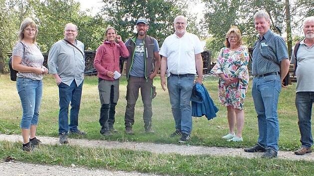 Ehepaar Fischer hie&szlig; die Freien W&auml;hler Herzogenaurach auf dem Archehof willkommen. Foto: maw