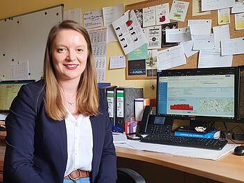 Nina Ruckdäschel arbeitet im Kulmbacher Gesundheitsamt in der Kontaktnachverfolgung. Bei ihr dreht sich der Arbeitsalltag seit zwei Jahren ausschließlich um das Thema Corona.  Foto: Christine Fischer
