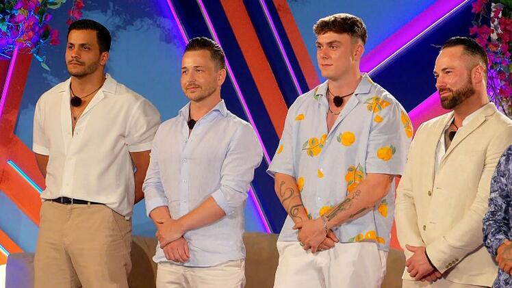 Vier neue M&auml;nner in der Villa - darauf haben die Alteingesessenen gar keine Lust.