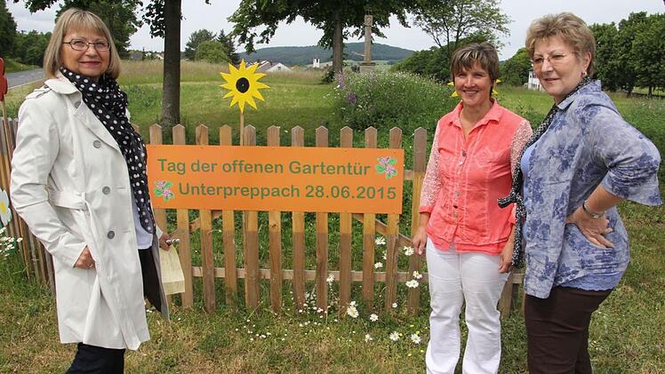 Die Zweite Vorsitzende des OGV Unterpreppach, Gisela Gütlein, Vorsitzende Irmgard Hau und Organisationsleiterin Maria Florschütz (von links) sind besonders bei den Vorbereitungen eingespannt. Sie hoffen auf viele Helfer beim Aufbau für den "Tag der offenen Gartentür",