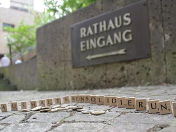 Die Fortschreibung der Haushaltskonsolidierung für die Stadt Kronach war am Montag Thema im Rathaus. Foto: Marco Meißner