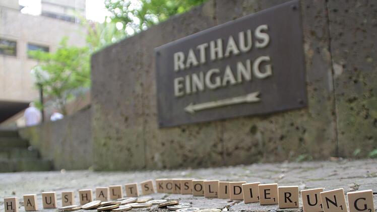 Die Fortschreibung der Haushaltskonsolidierung für die Stadt Kronach war am Montag Thema im Rathaus. Foto: Marco Meißner