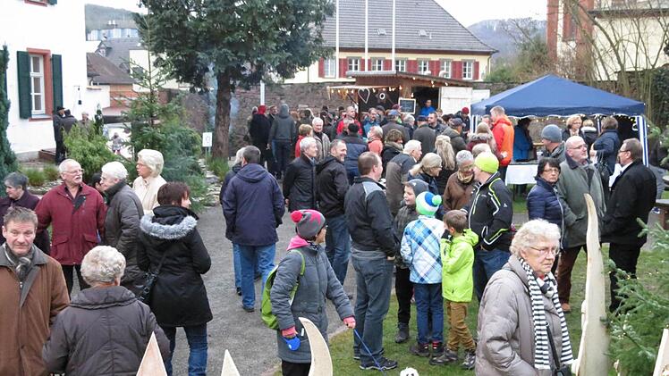 Weihnachtsmarkt in Euerdorf  Foto: Doris Bauer