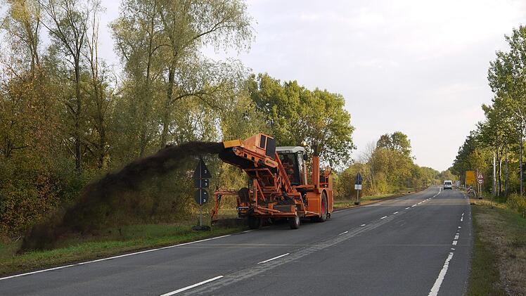 Die Vorbereitungen laufen: Ab Freitagnachmittag wird die Bundesstraße 4 südlich von  Rossach gesperrt.Foto: Berthold Köhler