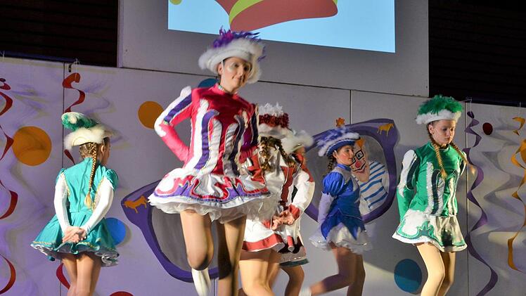 Auch Gardetanz gab es beim bunten Abend der Realschule CO II zu bestaunen. Foto: Gabi Arnold