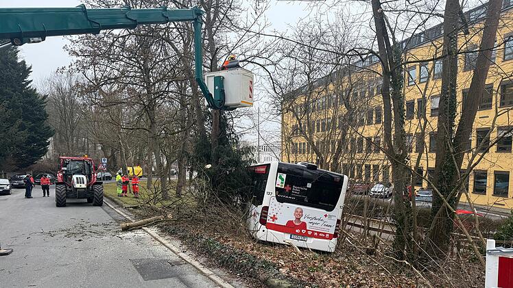 Coburg: Linienbus rollt plötzlich ohne Fahrer los