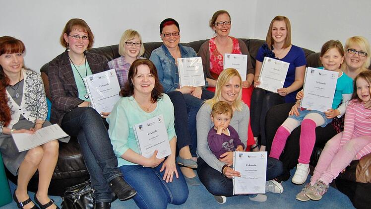 Neun neue Tagesmütter stehen für die Kinderbetreuung im Landkreis Bad Kissingen bereit.  Fotos: Sigismund von Dobschütz