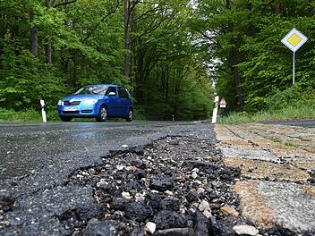 Ein Dauerbrenner ist der gefährliche Verlauf und der  schlechte Zustand der Staatsstraße zwischen Steinsdorf und Walsdorf. Foto: Ronald  Rinklef