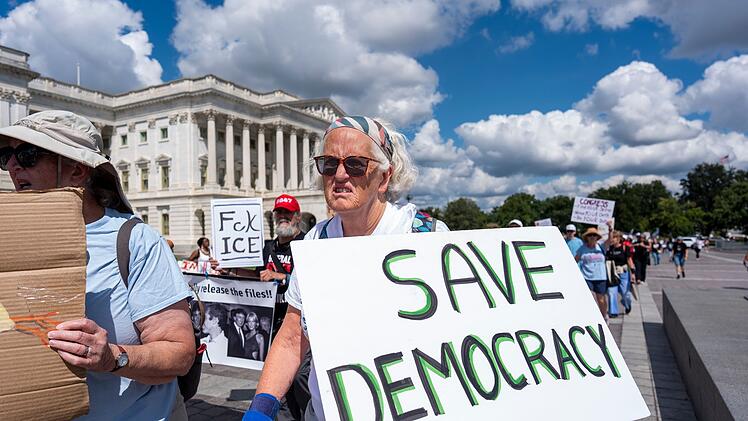 Demonstration gegen US-Regierung vor dem Kapitol