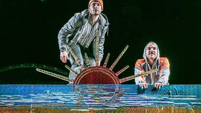 Patrick Nellessen (li.) und Christian Wincierz spielen die illegalen Immigranten Fadoul und Elisio Foto: Jochen Quast