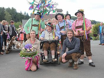 Alexander als Teil der Gruppe: Die Kirmesgesellschaft aus Motten. Foto: Birgit Will