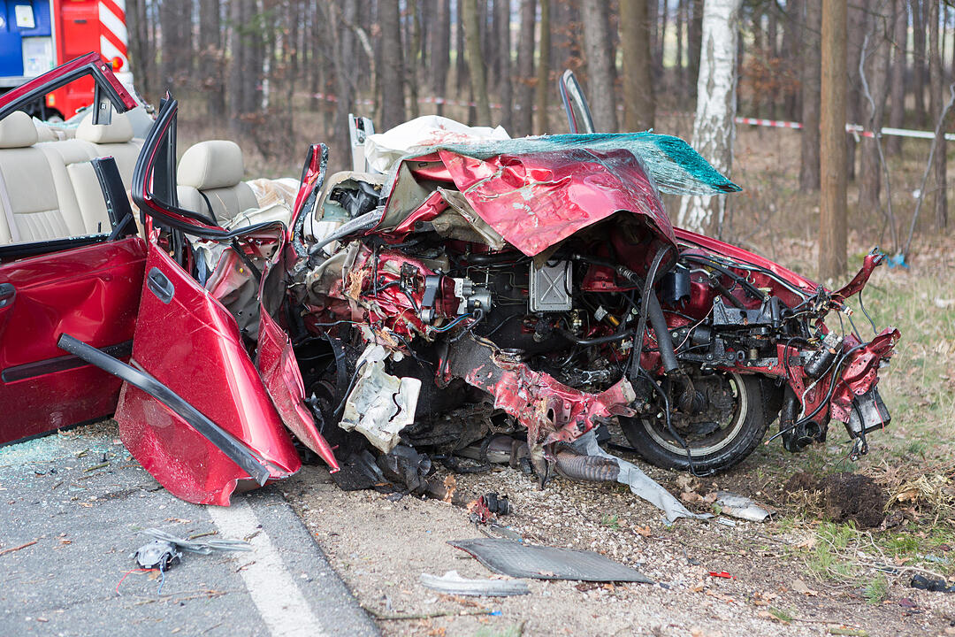 Toedlicher Verkehrsunfall bei Seukendorf