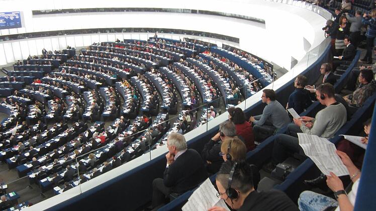 Blick von der Besuchertribüne auf den Plenarsaal