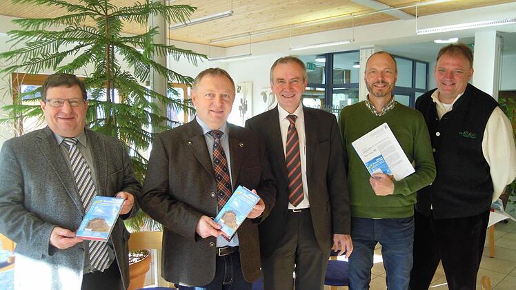 stellvertr. Landrat Josef Demar, Landrat Thomas Bold, Konrad Unsleber, Klaus Spitzl und Michael Pfaff