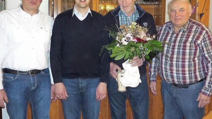 Der Wonseeser Bauhofleiter Heinrich Schwank wurde in den Ruhestand verabschiedet. Unser Bild zeigt (von links) Zweiten Bürgermeister Wolfgang Schleicher, Bürgermeister Andreas Pöhner, Heinrich Schwank sowie Altbürgermeister Günter Pfändner. Foto: privat