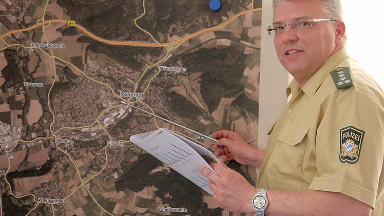 Präsentierte in seinem Jahresbericht erfreuliche Zahlen: Matthias Schuhbäck, Leiter der Neustadter Polizeiinspektion. Foto: Berthold Köhler