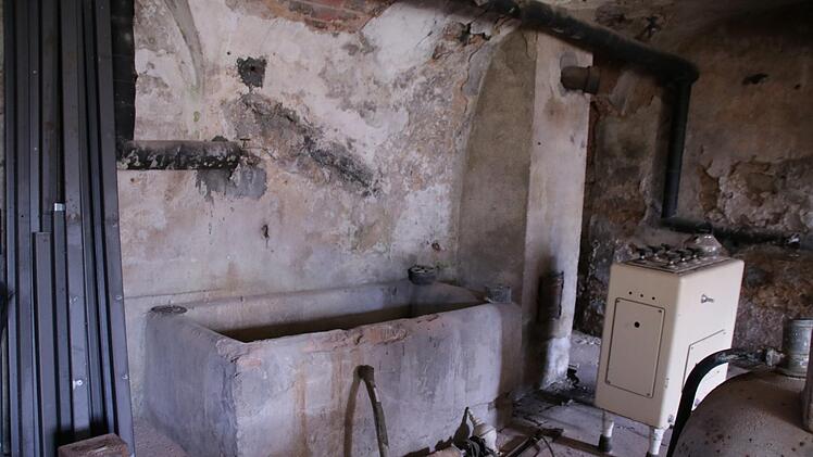 In der Wanne im Keller duschte Franz Egerer nach Fußballspielen. Foto: Benedikt Borst
