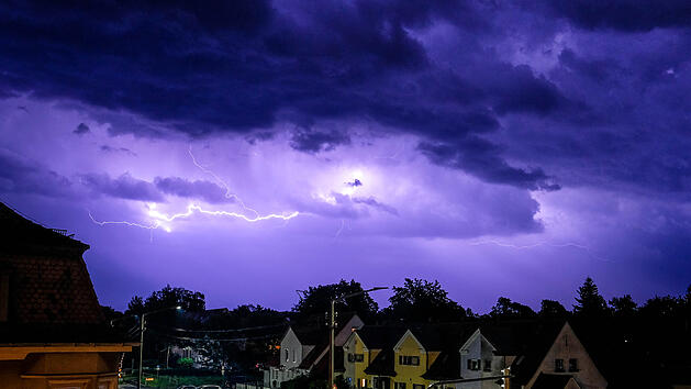 DWD  warnt vor Gewittern in Franken - Tornados nicht ausgeschlossen