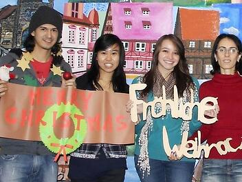 Sie vermissen ihre Familien und auch das leckere Essen an Weihnachten, aber die Studenten Jhayro Joss Villanueva, Thuy Pham, Natalie Fahsen und Liza Zakaryan (von links) versuchen trotzdem, die Feiertage in Coburg zu genießen.Fotos: Christiane Lehmann