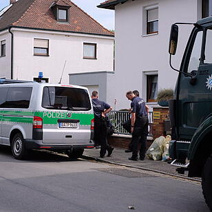 Postbotin Heidi D. seit 2013 verschwunden: Polizei durchsucht mit Leichenspürhunden ihr Haus