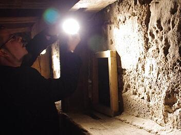 Sebastian Jung und sein Team wollten mit der neuen Beleuchtung auch dafür sorgen, dass das Licht die Struktur des Steins hervorhebt. Foto: Marco Meißner