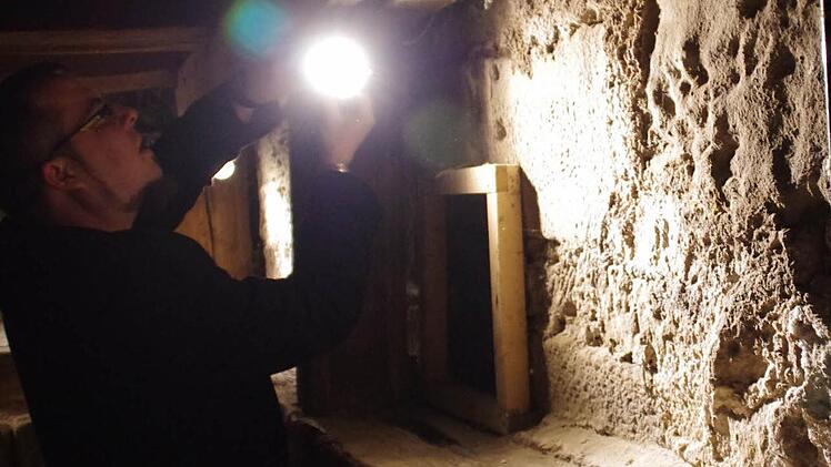 Sebastian Jung und sein Team wollten mit der neuen Beleuchtung auch dafür sorgen, dass das Licht die Struktur des Steins hervorhebt. Foto: Marco Meißner