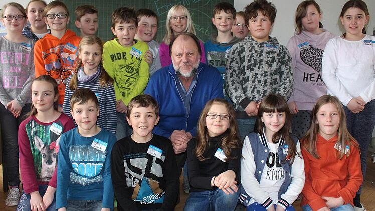 Roland Christeiner verlässt die Schule mit einem lachenden Auge. Doch das Kollegium und auch seine Schüler werden ihm fehlen. Foto: Lisa Kieslinger