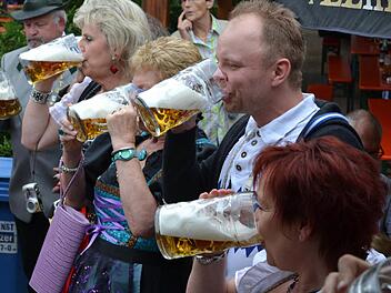 Ein gemütliches Prosit auf das Michelauer Schützenfest. Foto: Klaus Gagel