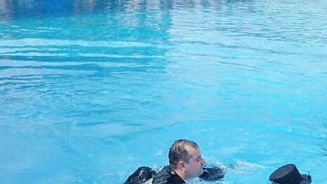 Bürgermeister Thomas Söder taucht auf. Foto: Stadt Hallstadt