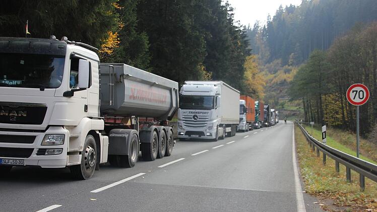 Eine Behelfsumleitung wurde zwar eingerichtet, Lkw kamen dort aber nicht durch. Foto: Andreas Schmitt