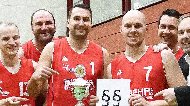 Ob dieses Bild mit den Staffelsteiner Basketballern André Feulner (li.) und  Jonas Boysen eindeutiger gewesen wäre?