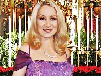 Erlesene Werke der Kirchenmusik und beliebte Volksweisen präsentiert Astrid Harzbecker in der Strössendorfer Kirche.  Foto: Bernd Kleinert