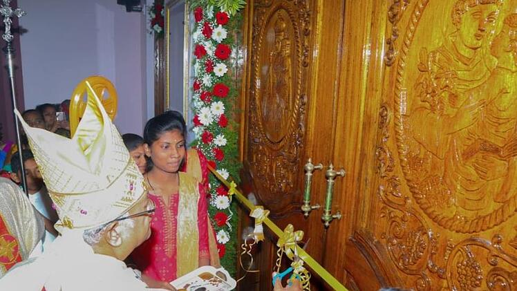 Nach Abschluss der Sanierungsarbeiten wurde die Kirche durch Madurais  Erzbischof Antony Pappusamy wieder eröffnet. Foto: Gabriel  Gnanathiraviam
