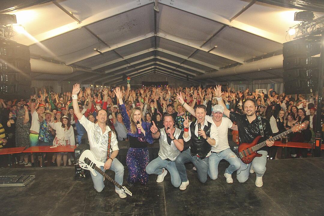 Super Stimmung beim Meeder Zeltfasching 2025!