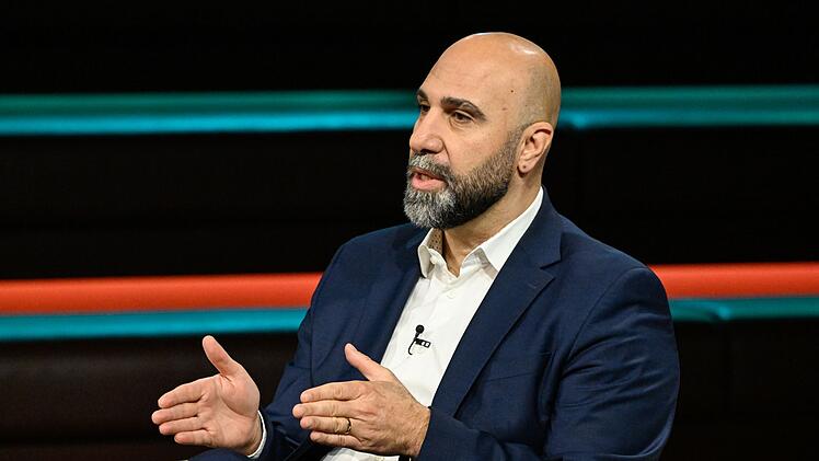 Extremismusforscher Ahmad Mansour sah bei "Markus Lanz" gro&szlig;e Gefahren im Bereich der sozialen Medien.