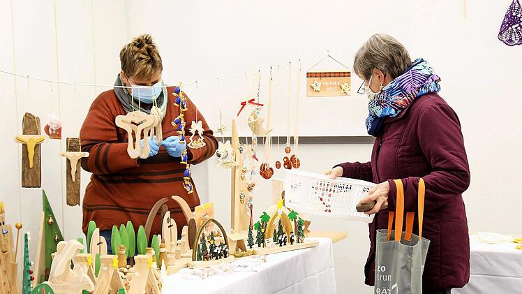 Jede Menge sch&ouml;ne Sachen gab es beim Basar im Pop-up-Store in Bad Staffelstein. Fotos: Gerd Klemenz