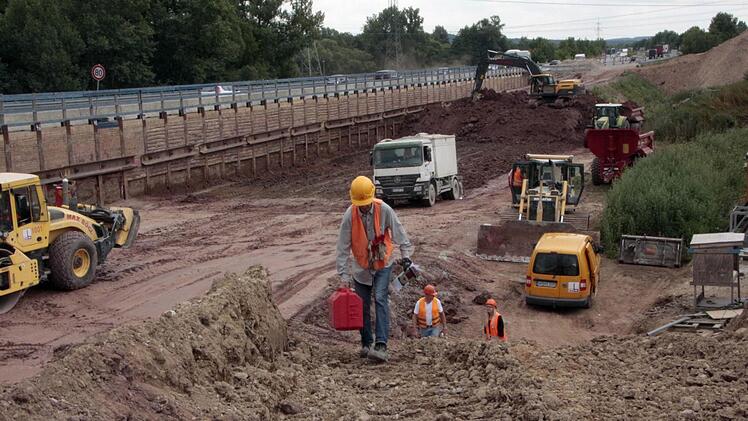 In Fahrtrichtung Nürnberg wird an der Trubbachbrücke fleißig gearbeitet. Foto: Josef Hofbauer